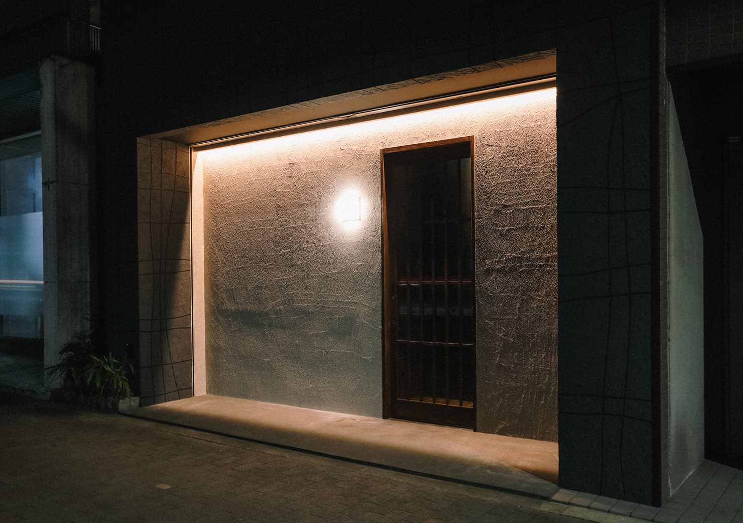 京都の町に溶け込むファサード