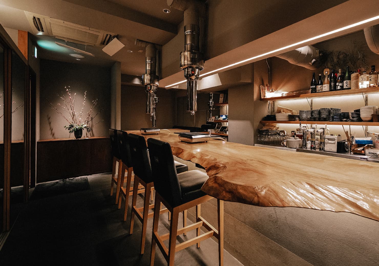 焼肉屋では珍しいカウンター席