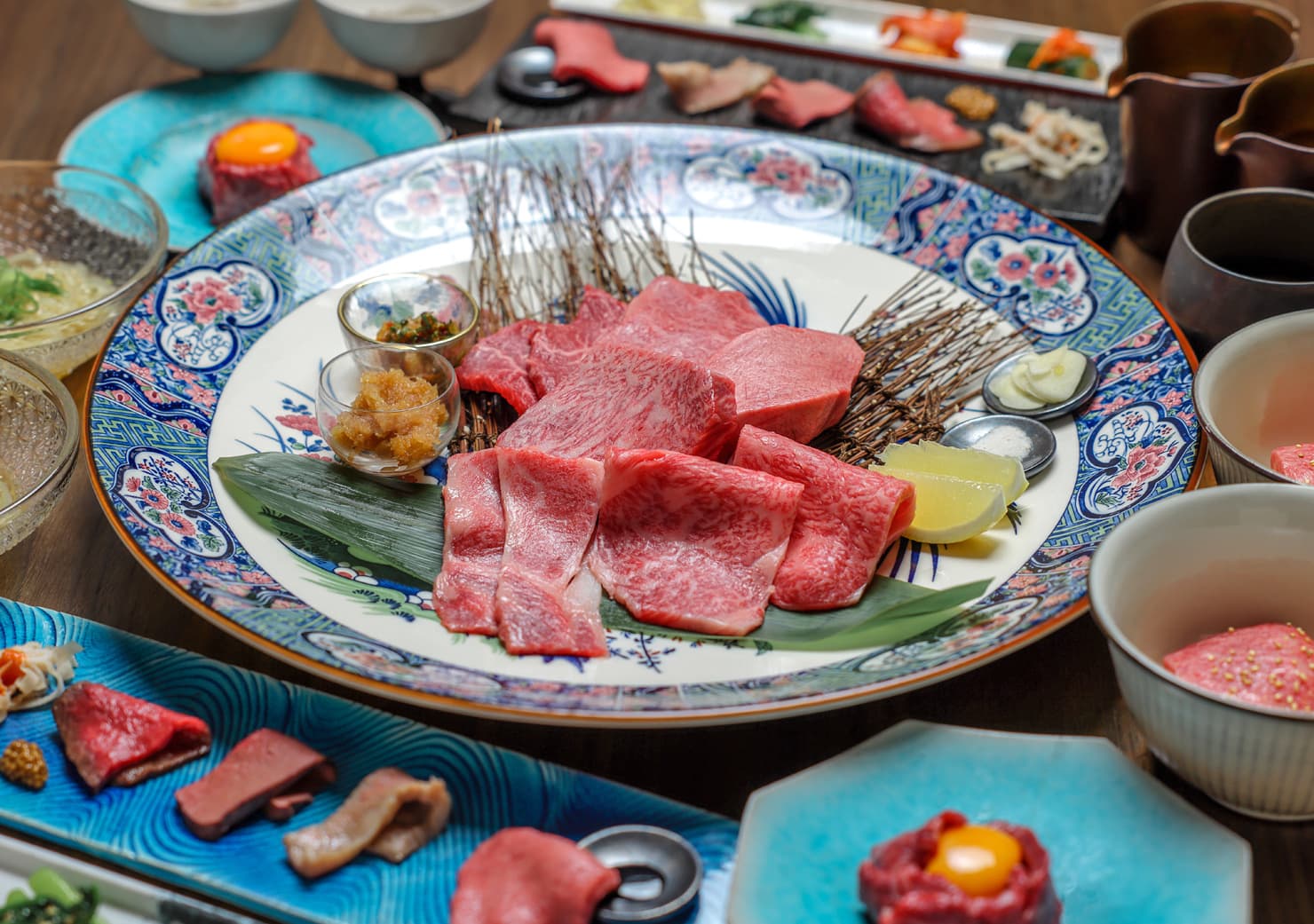 焼肉つついの名物大皿コース